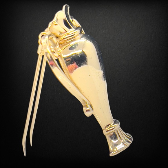 Vintage Signed 1940’s Monet Sterling Vermeil Urn Shaped Fur Clip - Picture 4 of 12